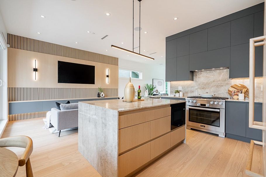 2561 W 2nd Avenue Vancouver, BC - 14