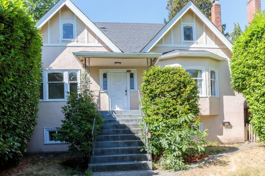 2529 W 41st Avenue Vancouver, BC - 1