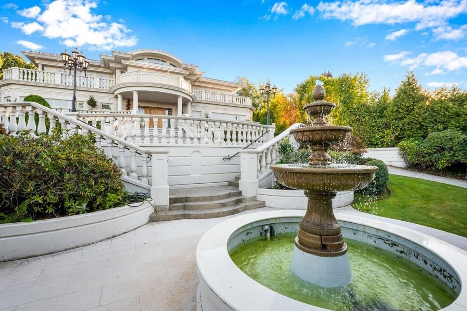 4788 Belmont Avenue Vancouver, BC - 2