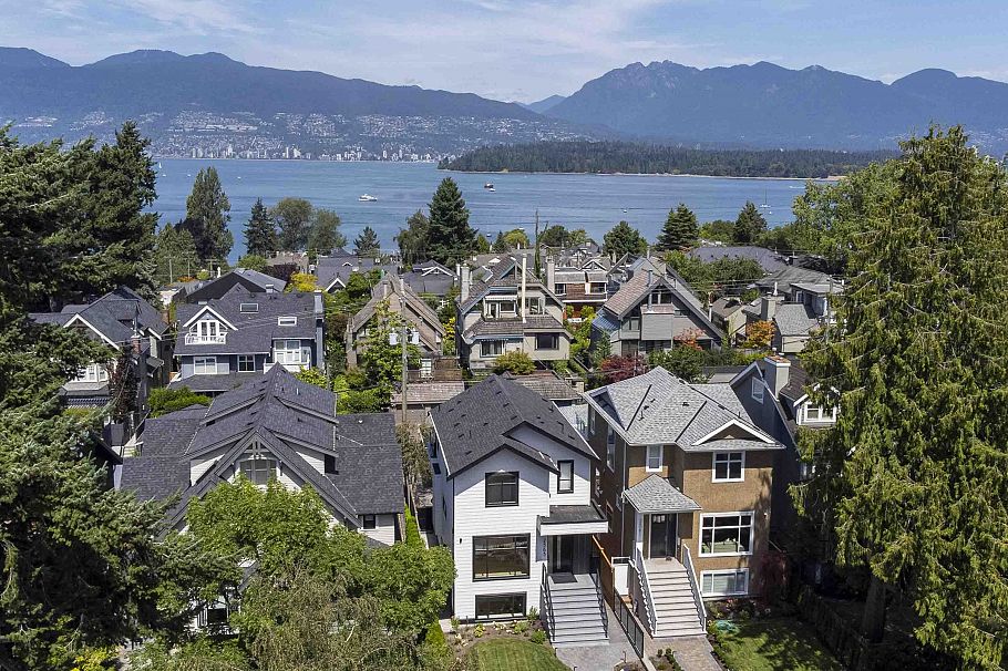 2561 W 2nd Avenue Vancouver, BC - 39