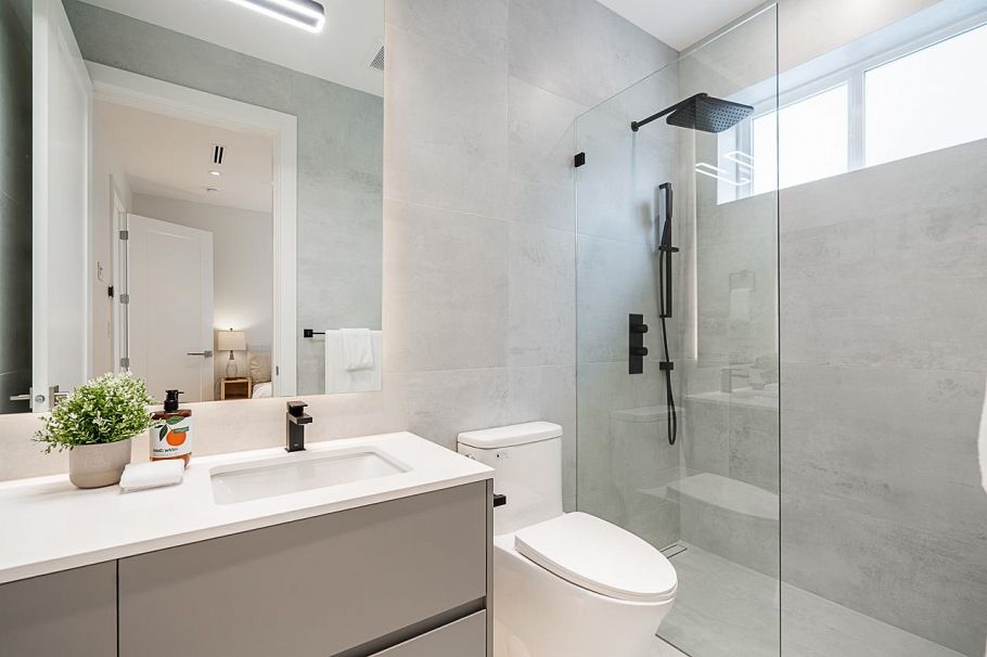 2561 W 2nd Avenue Vancouver, BC - 26