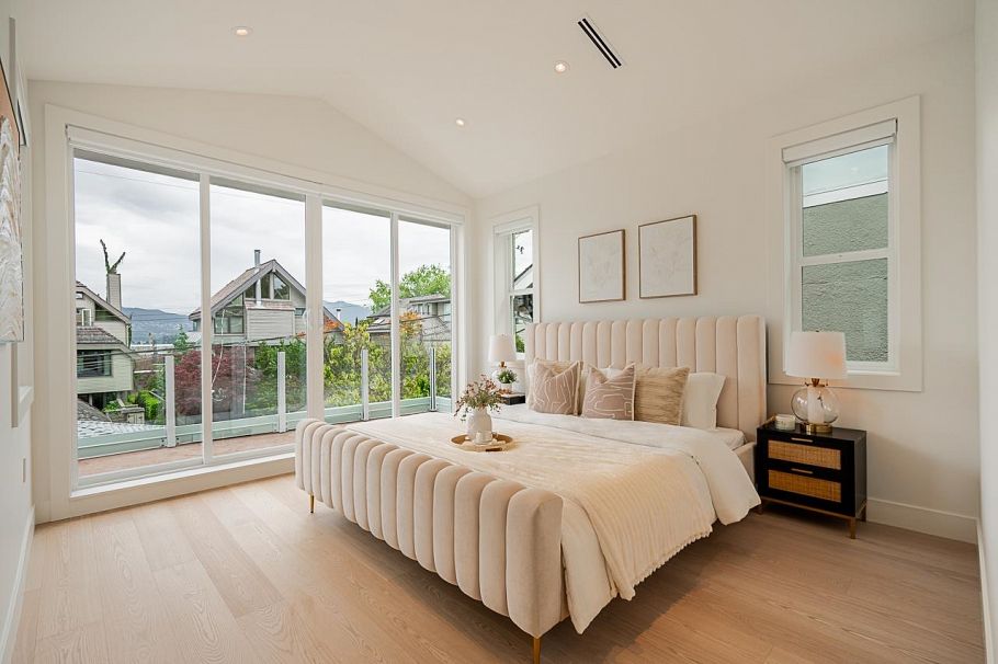 2561 W 2nd Avenue Vancouver, BC - 17