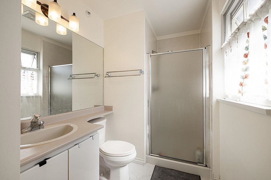 8573 Laurel Street Vancouver, BC - 15