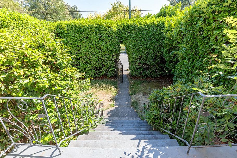 2529 W 41st Avenue Vancouver, BC - 2