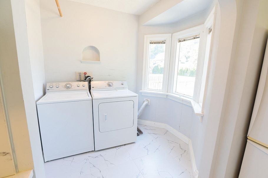 2529 W 41st Avenue Vancouver, BC - 9