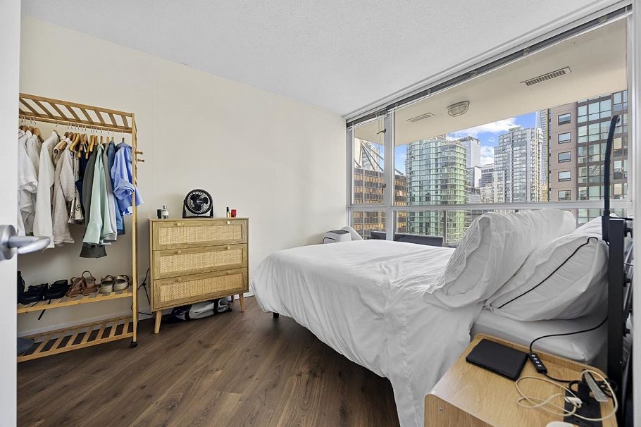 1601 1420 W Georgia Street Vancouver, BC - 12