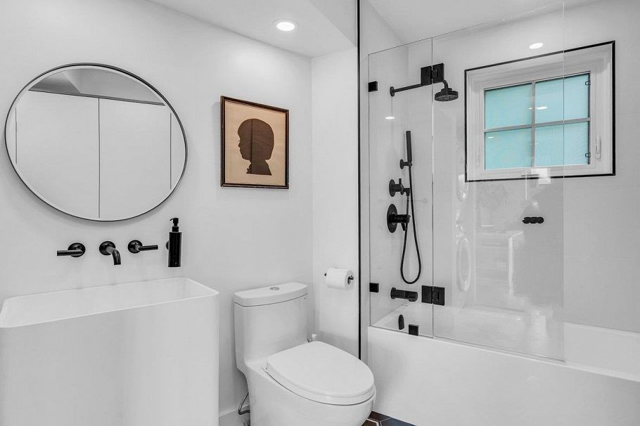 141 Alexander Street Vancouver, BC - 26