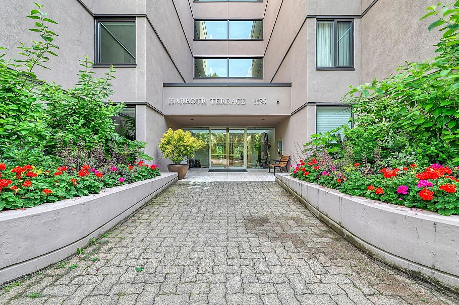 41 1425 Lamey's Mill Road Vancouver, BC - 1