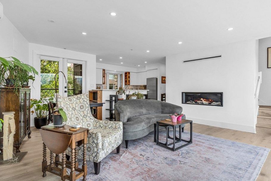 141 Alexander Street Vancouver, BC - 12