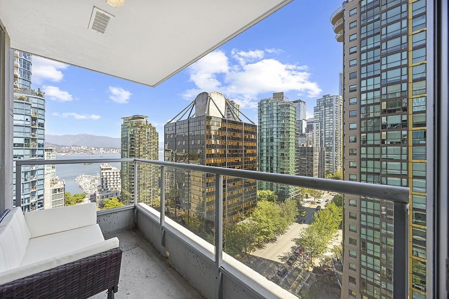 1601 1420 W Georgia Street Vancouver, BC - 16