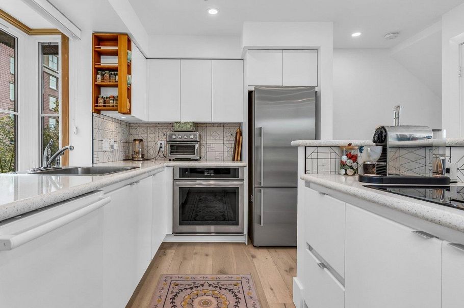 141 Alexander Street Vancouver, BC - 6