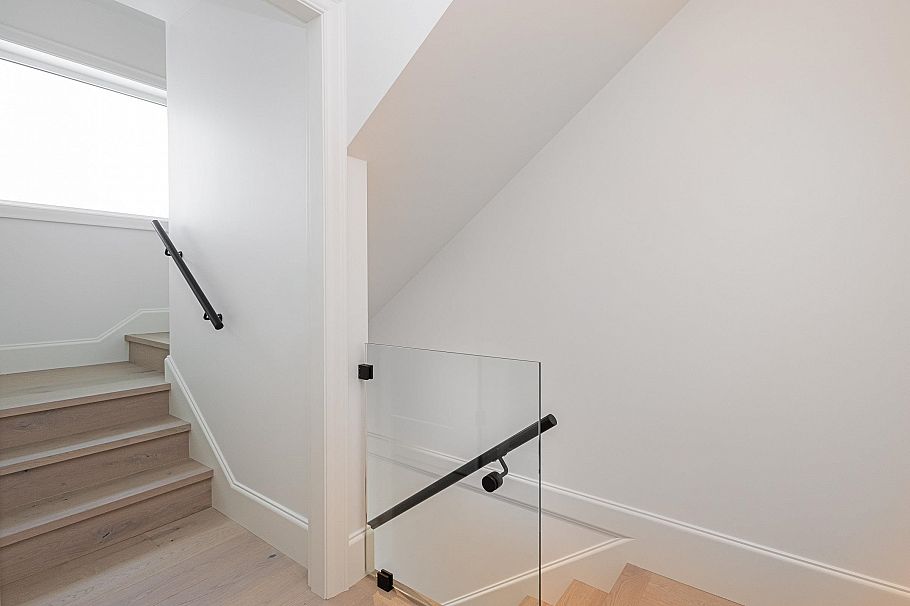 2382 E 5th Avenue Vancouver, BC - 10