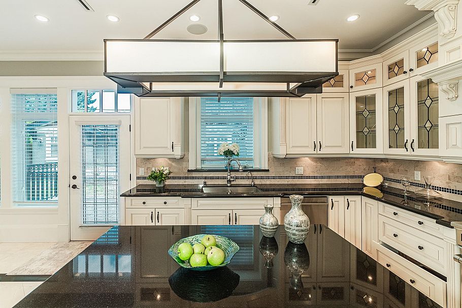 1657 W 58th Avenue Vancouver, BC - 13