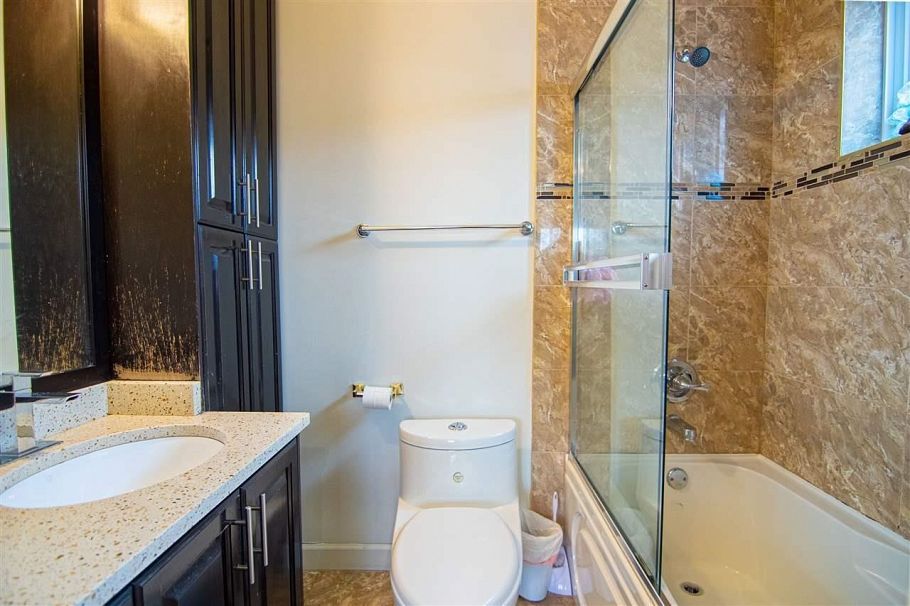 728 E 49th Avenue Vancouver, BC - 19