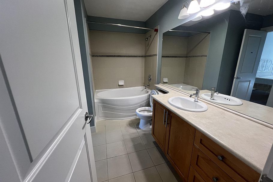 212 2250 Wesbrook Mall Vancouver, BC - 10