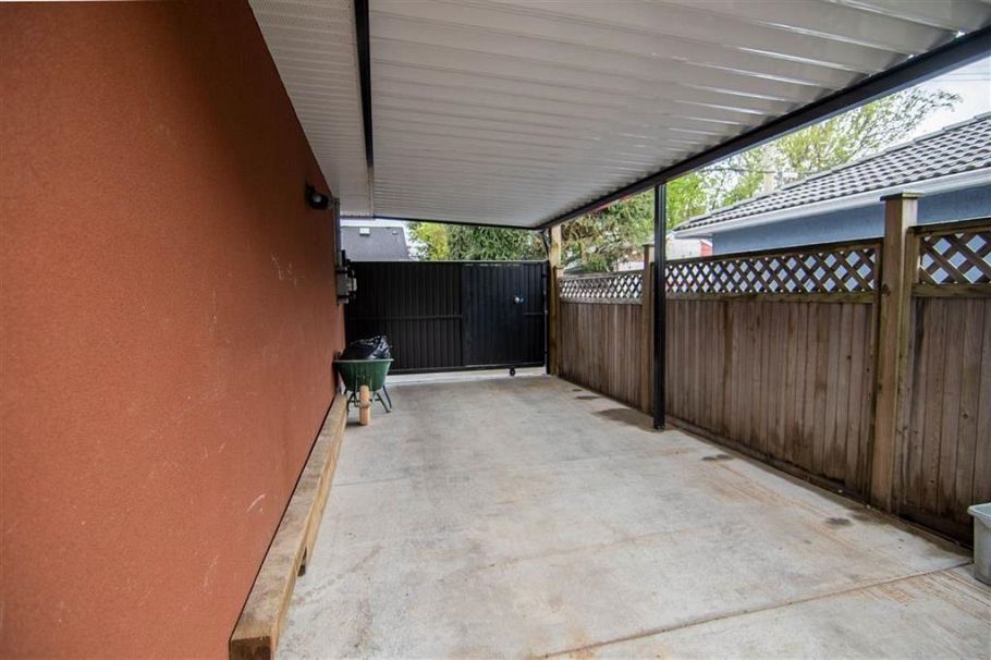 728 E 49th Avenue Vancouver, BC - 21