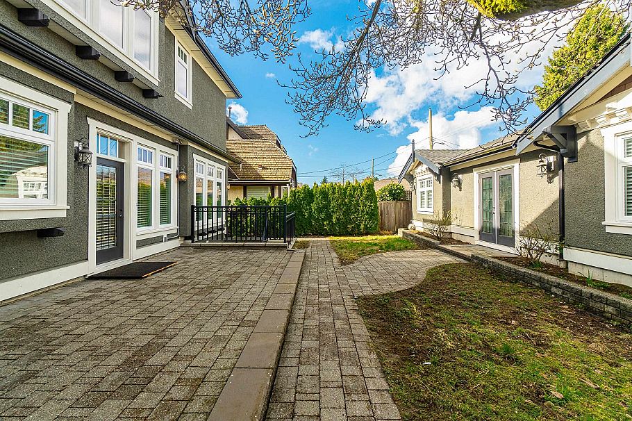 1657 W 58th Avenue Vancouver, BC - 39