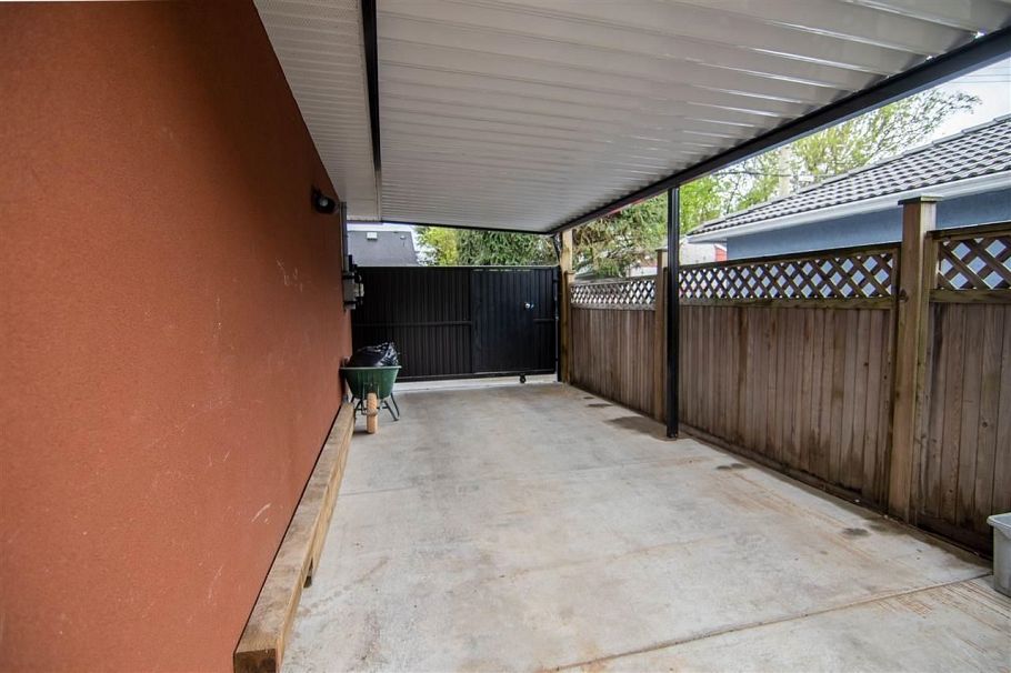 728 E 49th Avenue Vancouver, BC - 15