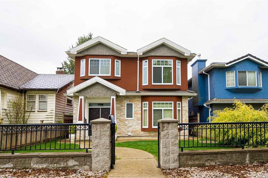 728 E 49th Avenue Vancouver, BC - 1