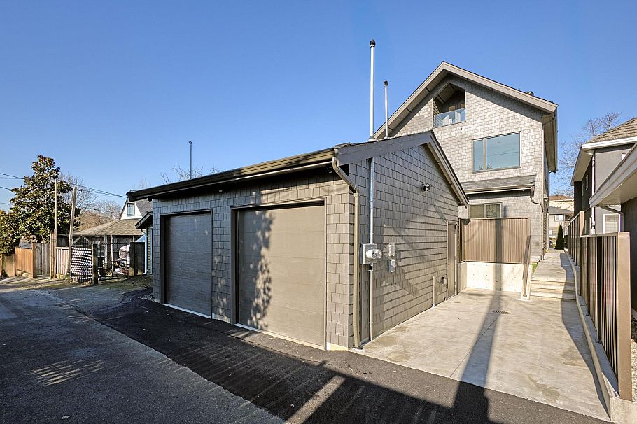 2382 E 5th Avenue Vancouver, BC - 21