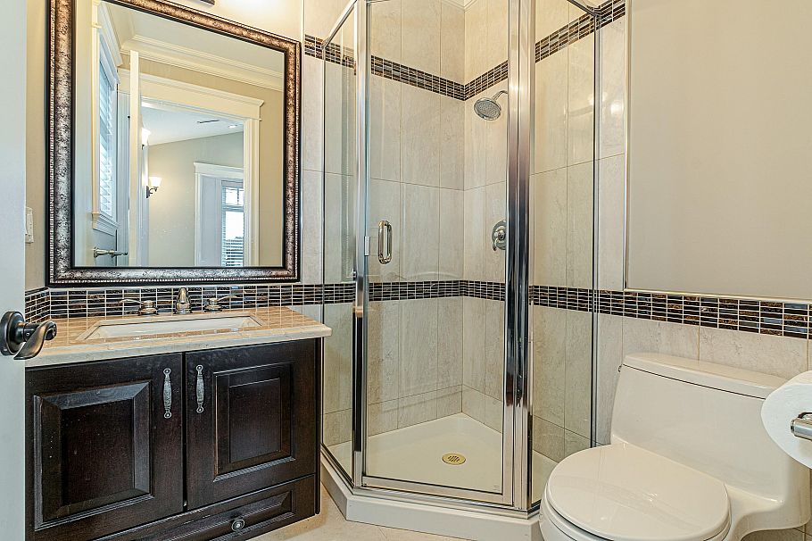 1657 W 58th Avenue Vancouver, BC - 32