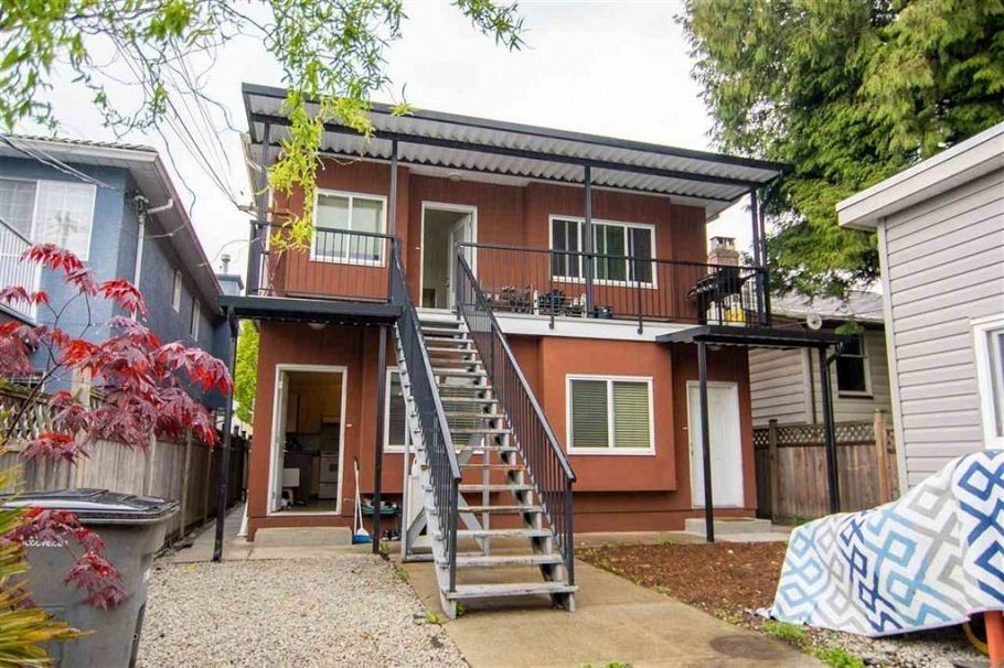 728 E 49th Avenue Vancouver, BC - 2