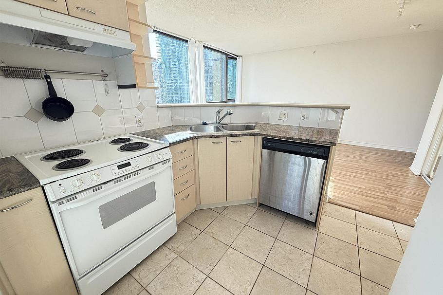 1010 1331 Alberni Street Vancouver, BC - 3