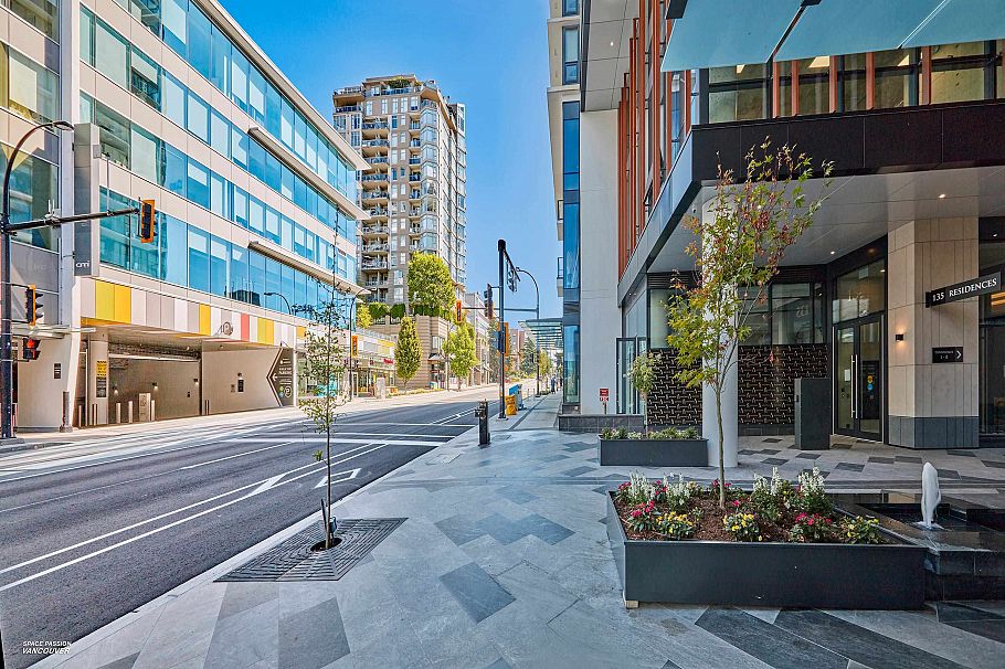 807 135 E 13th Street Vancouver, BC - 31