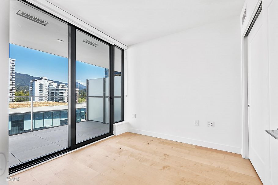 807 135 E 13th Street Vancouver, BC - 4