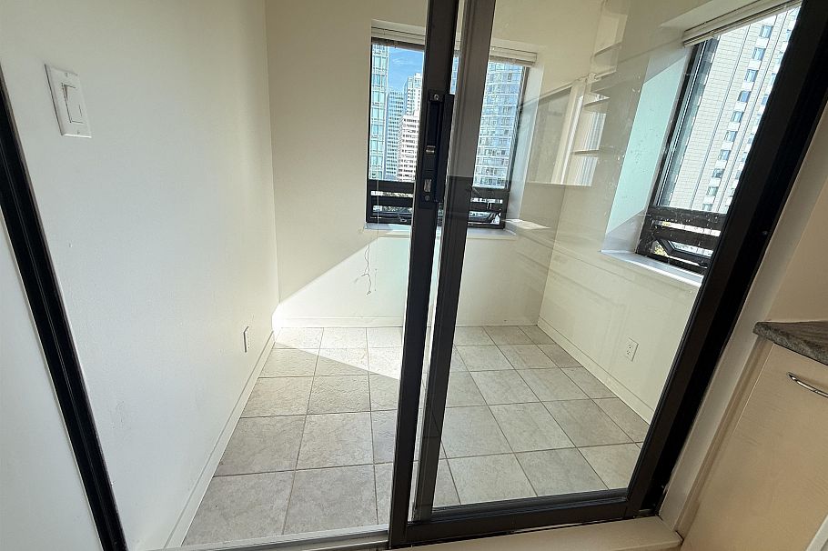 1010 1331 Alberni Street Vancouver, BC - 11