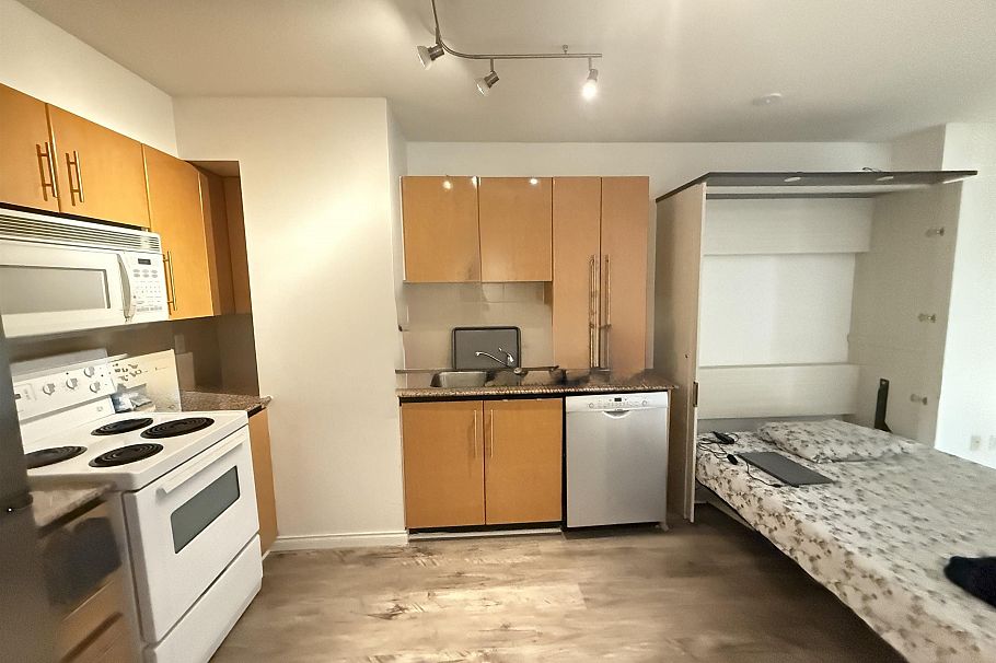 710 1189 Howe Street Vancouver, BC - 5