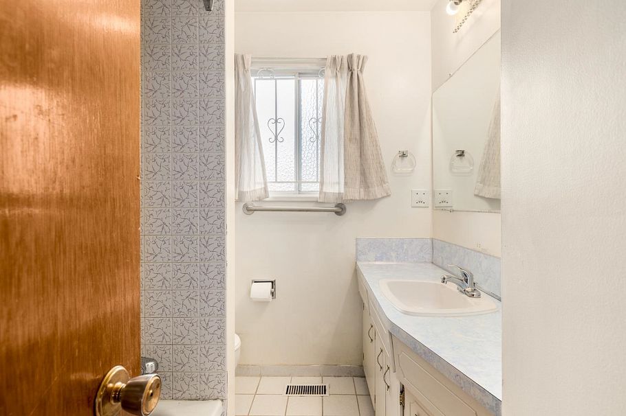 2270 E 54th Avenue Vancouver, BC - 17