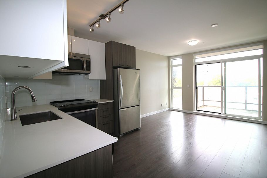 306 6555 Victoria Drive Vancouver, BC - 1