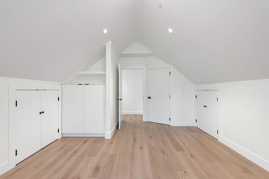 1 878 E 37 Avenue Vancouver, BC - 32