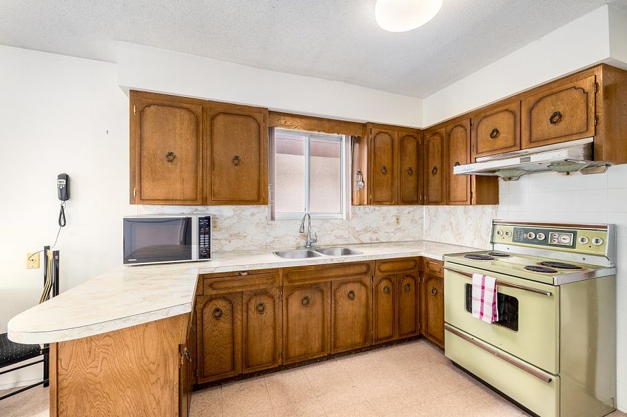 2270 E 54th Avenue Vancouver, BC - 11