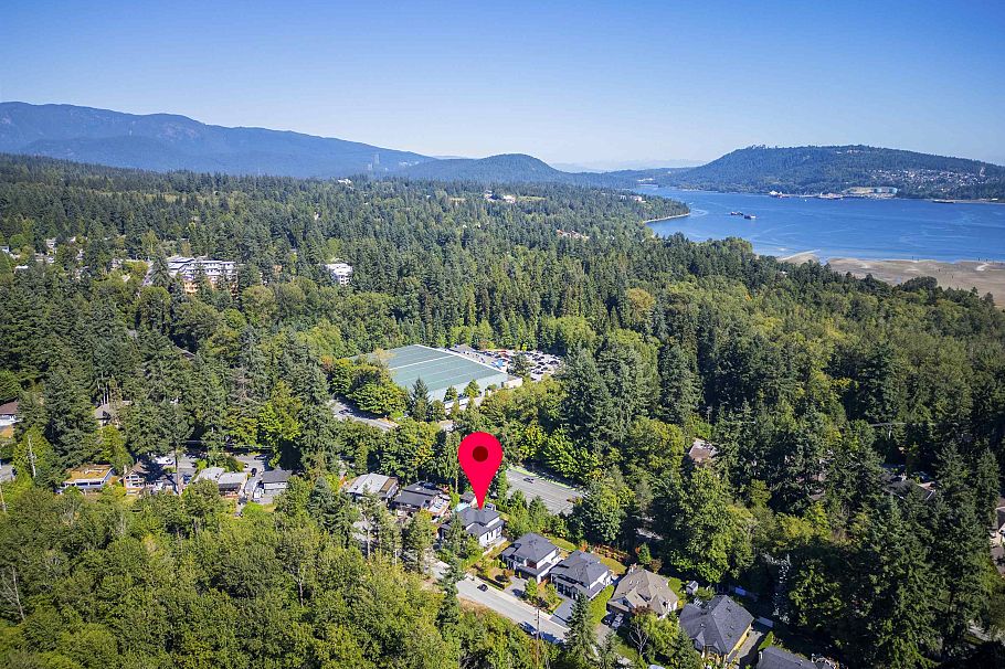 870 Browning Place North Vancouver, BC - 40