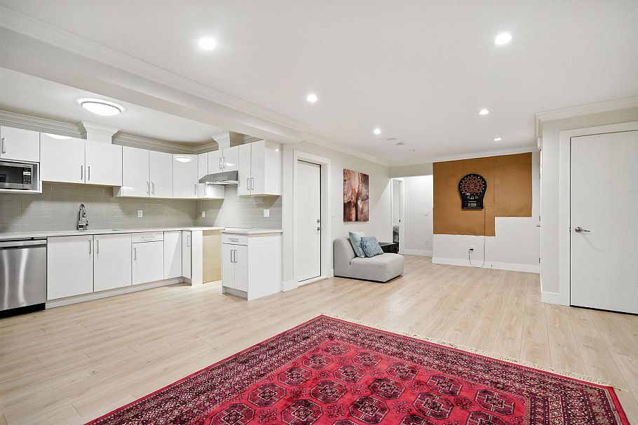 870 Browning Place North Vancouver, BC - 35