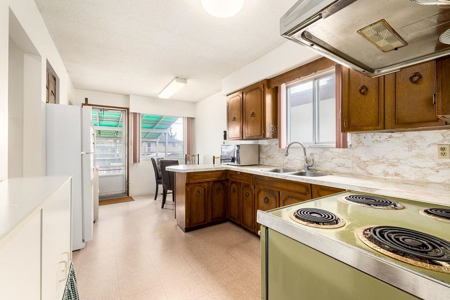 2270 E 54th Avenue Vancouver, BC - 10