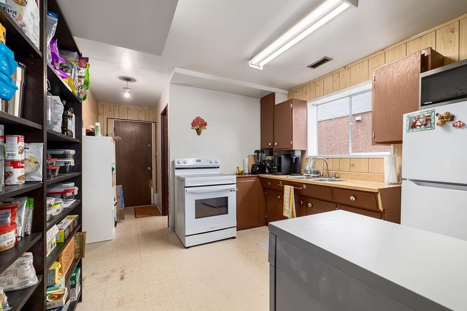 2270 E 54th Avenue Vancouver, BC - 25