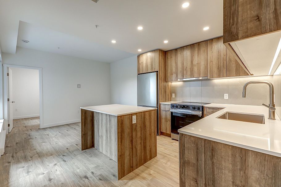 517 3594 Malsum Drive North Vancouver, BC - 2