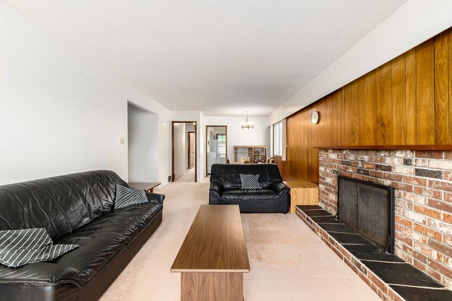 2270 E 54th Avenue Vancouver, BC - 3