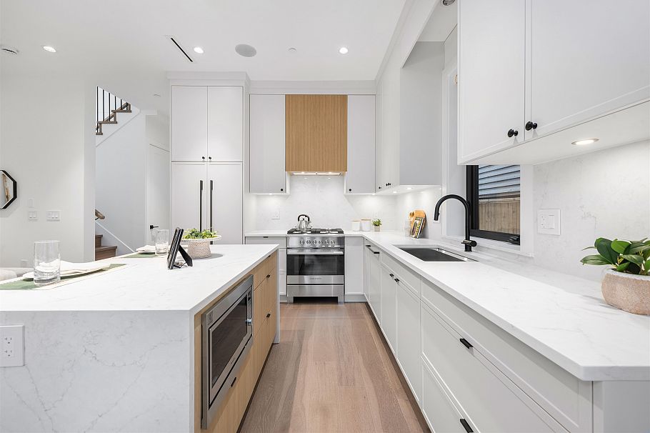 1 878 E 37 Avenue Vancouver, BC - 15