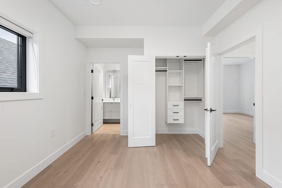 1 878 E 37 Avenue Vancouver, BC - 24