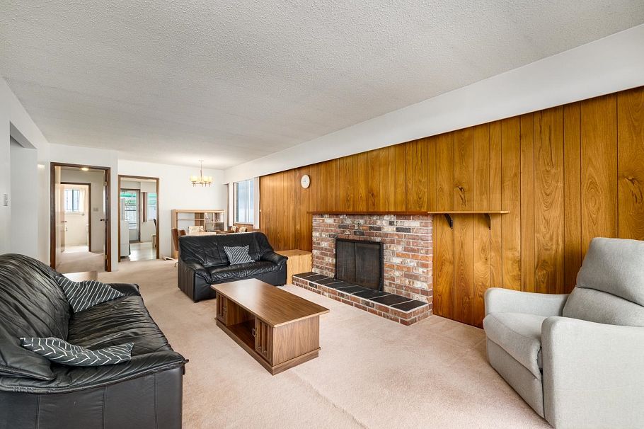 2270 E 54th Avenue Vancouver, BC - 2