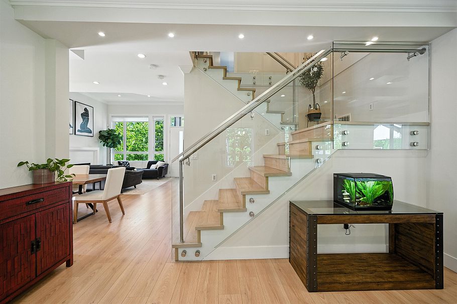 870 Browning Place North Vancouver, BC - 9