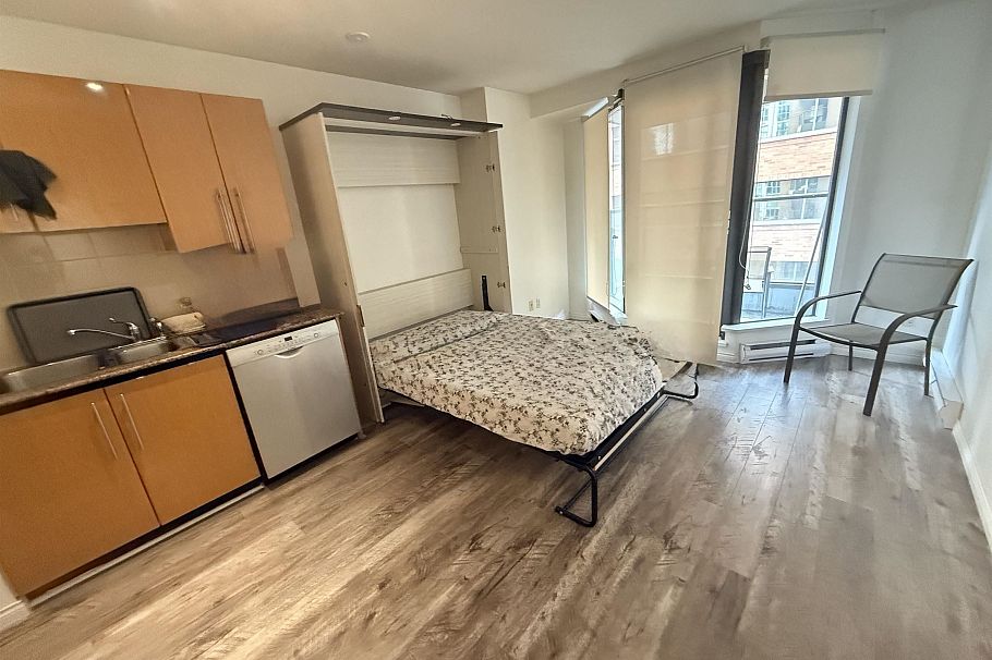 710 1189 Howe Street Vancouver, BC - 4