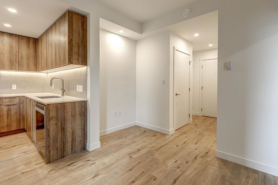 517 3594 Malsum Drive North Vancouver, BC - 13