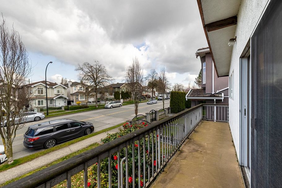 2270 E 54th Avenue Vancouver, BC - 8