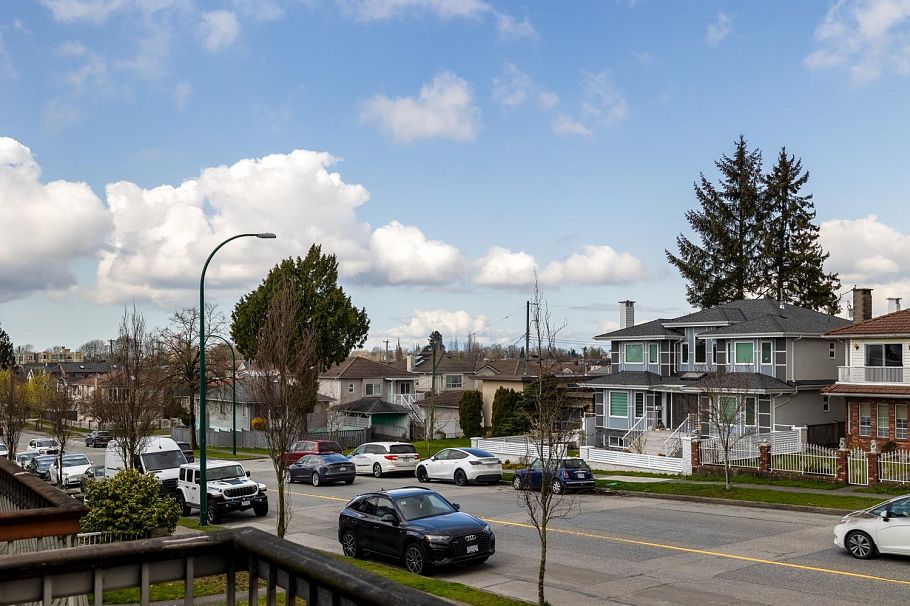 2270 E 54th Avenue Vancouver, BC - 7