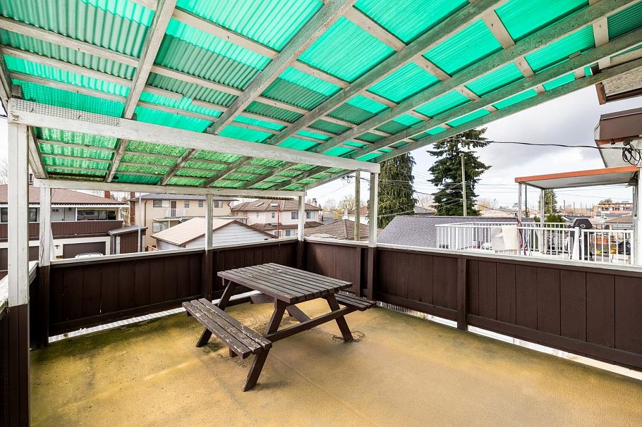 2270 E 54th Avenue Vancouver, BC - 14